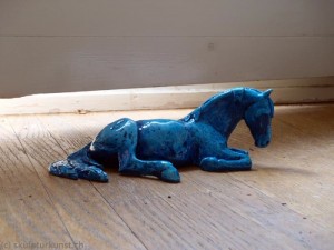 pferd, liegend, blau