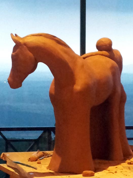 Ton-Skulptur Pferd und Frau