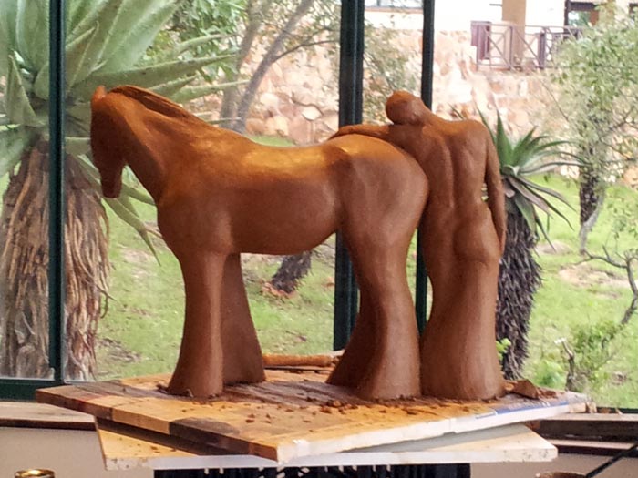 Pferdeskulptur aus Ton
