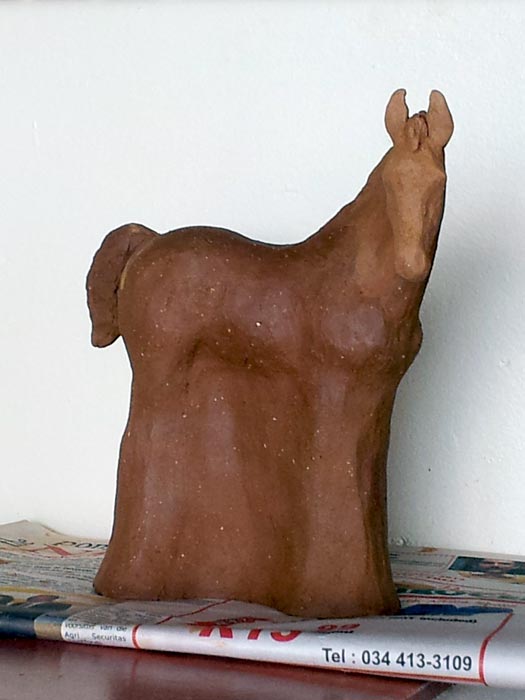 Fohlen-Skulptur aus Ton