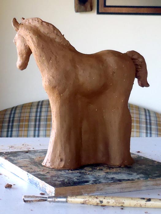 Pferdeskulptur aus Ton "Fohlen"