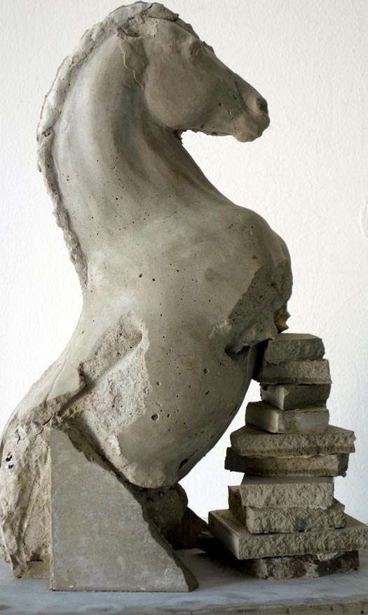Pferdeskulptur Pferdesport Zwang und Druck