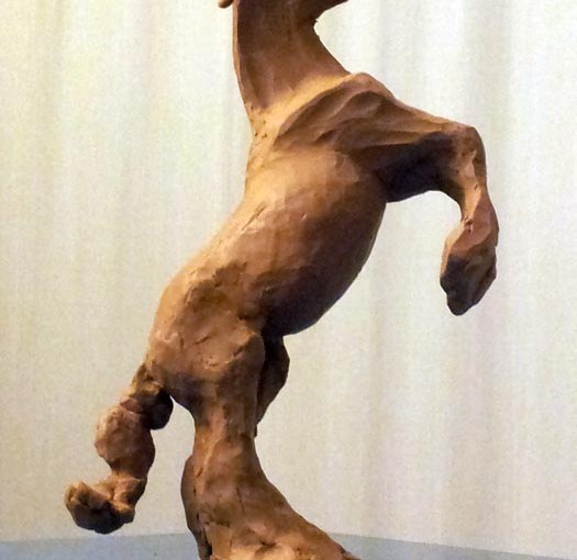 pferde-skulptur gebäumtes pferd teilabstrakt