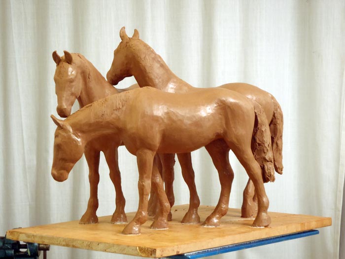 dreiteilige pferde-skulptur 3 pferde