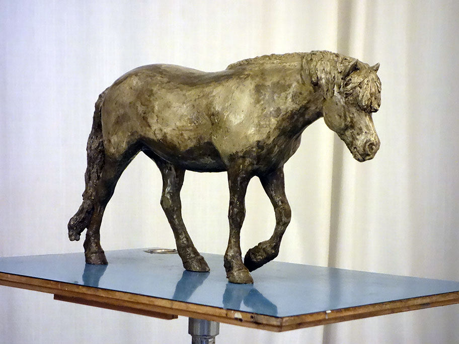 pferdeskulptur stute island pferd