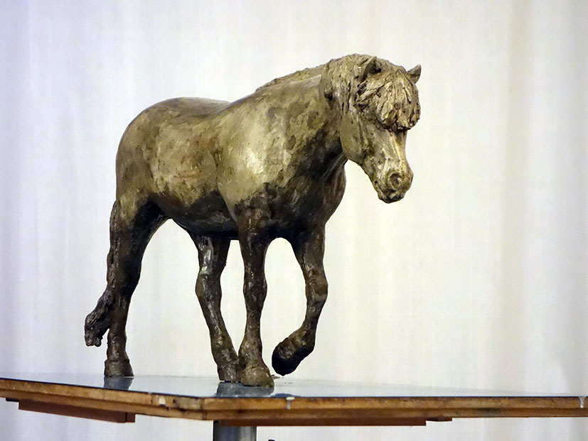 pferdeskulptur island pferd
