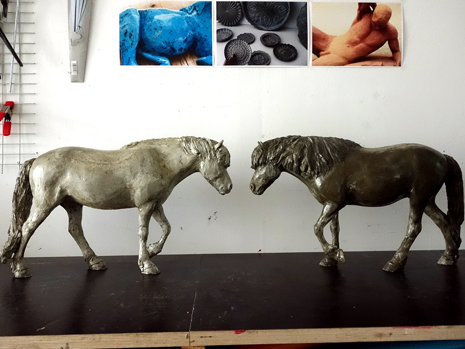isländer-skulpturen pferdeskulptur