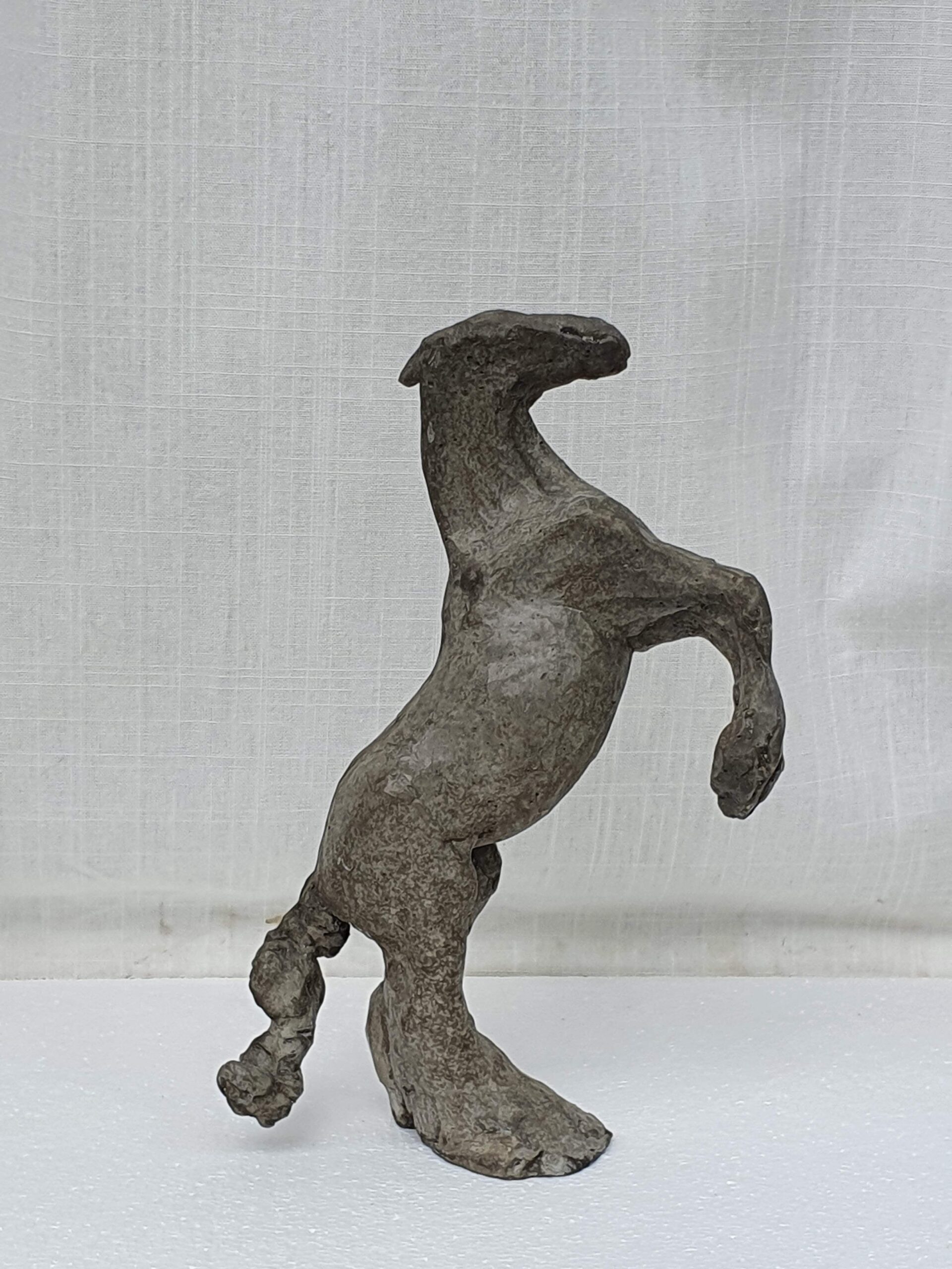 abstrakte pferdeskulptur